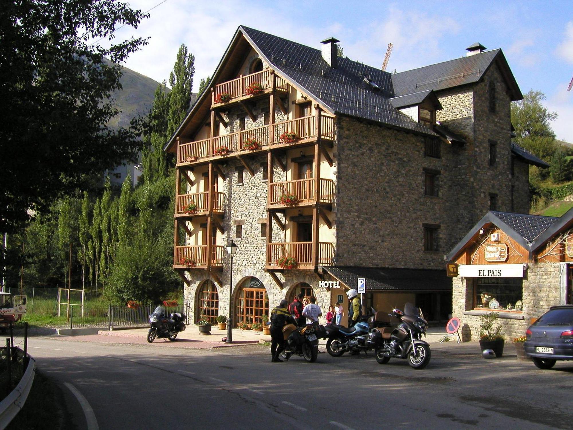 Hotel Bocale Sallent de Gállego Екстериор снимка